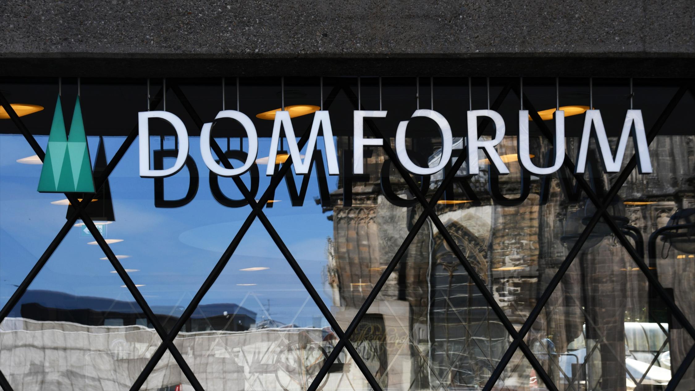 Logo Domforum Außenfassade Spiegelung Dom @ Maria Jacoby